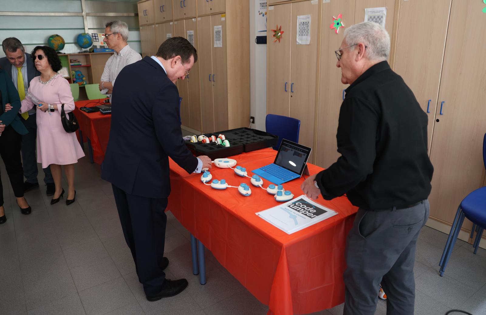 Ángel Sánchez en la exposición 