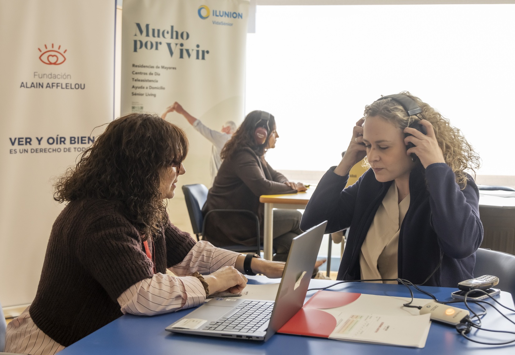 Una de las revisiones realizadas durante la jornada organizada por Ilunion VidaSénior y Alain Afflelou