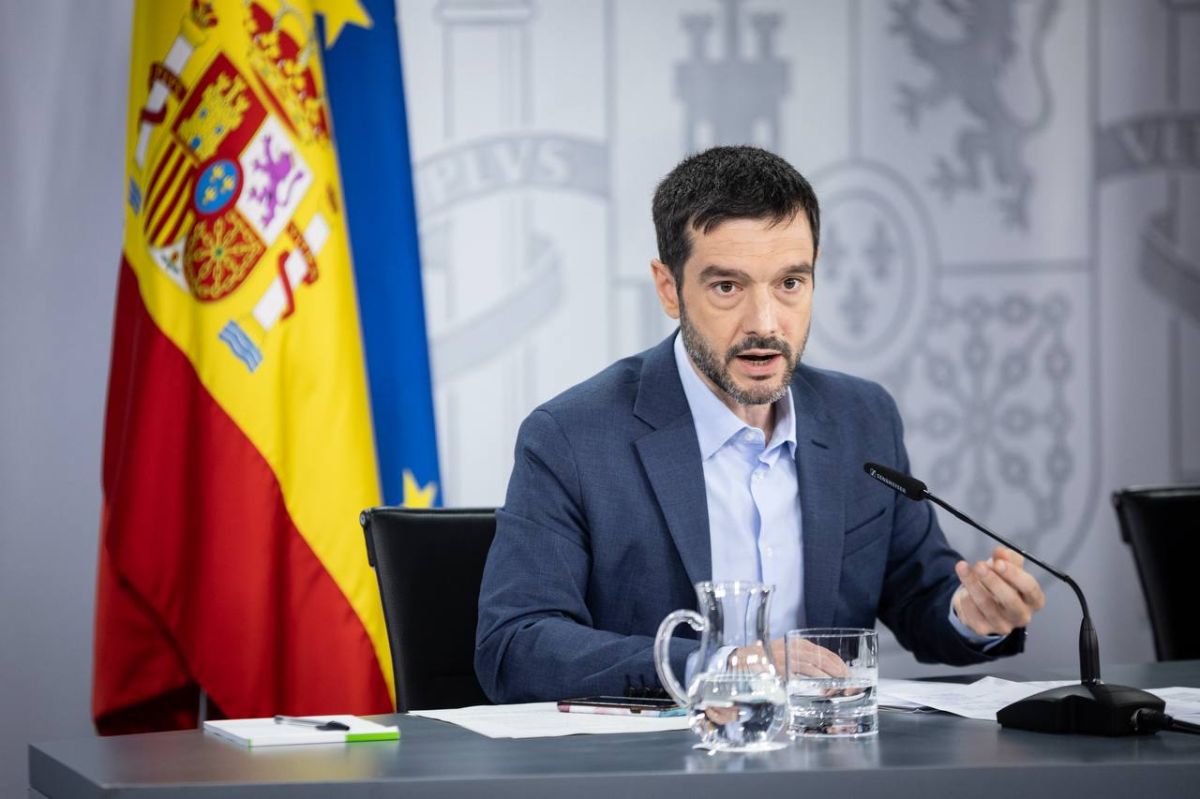 El ministro Bustinduy durante la rueda de prensa tras el consejo de ministros El ministro Bustinduy durante la rueda de prensa tras el consejo de ministros