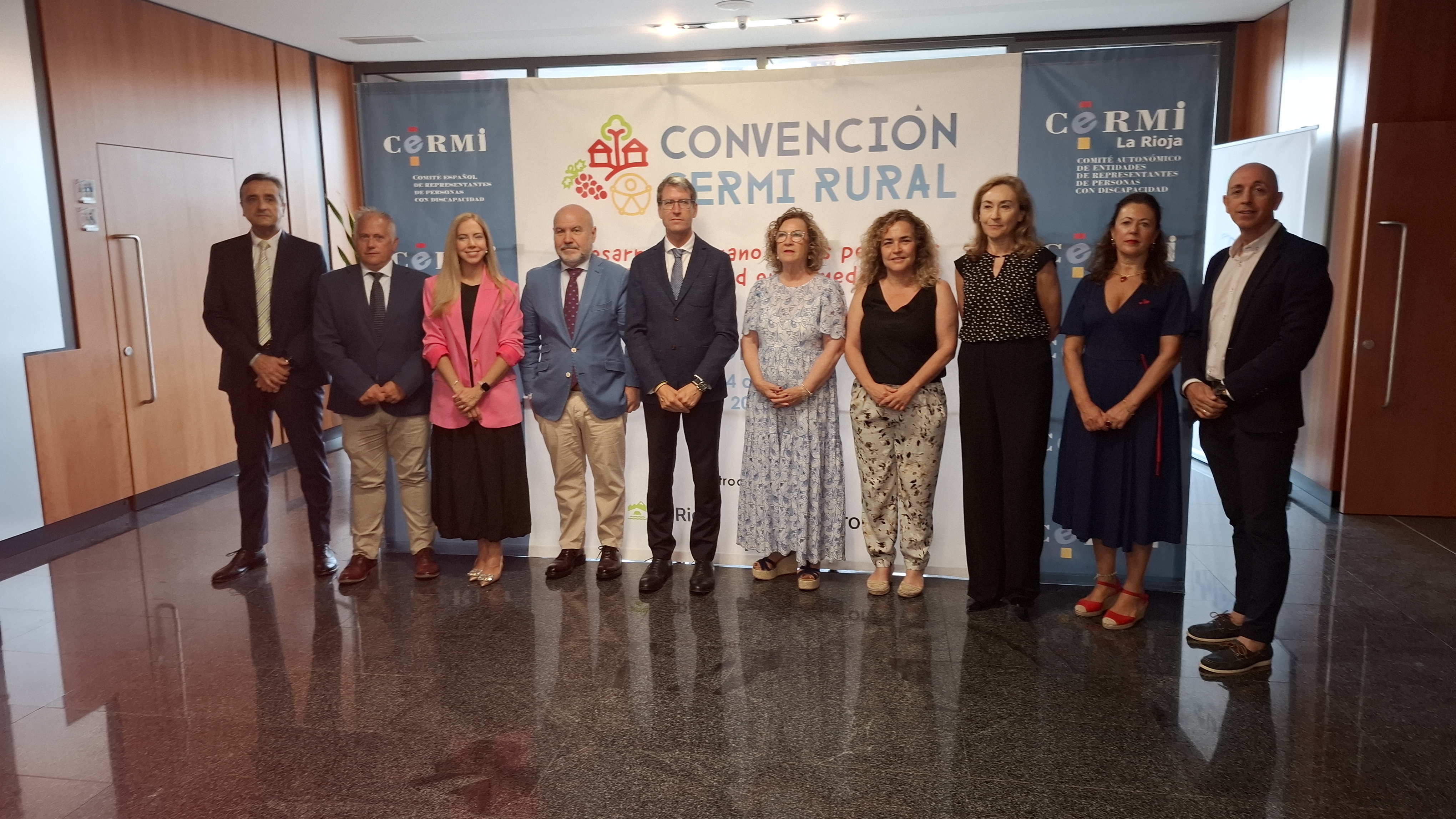 Responsables del CERMI y responsables políticos de La Rioja antes de la sesión inaugural Responsables del CERMI y responsables políticos de La Rioja antes de la sesión inaugural