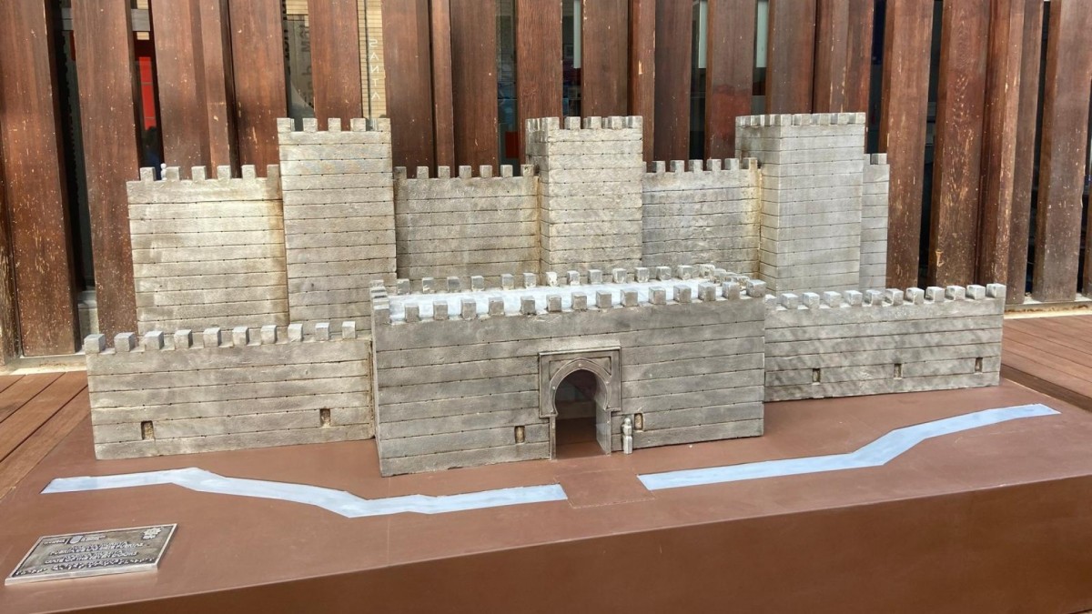 Maqueta tiflológica de la Muralla de Murcia Maqueta tiflológica de la Muralla de Murcia