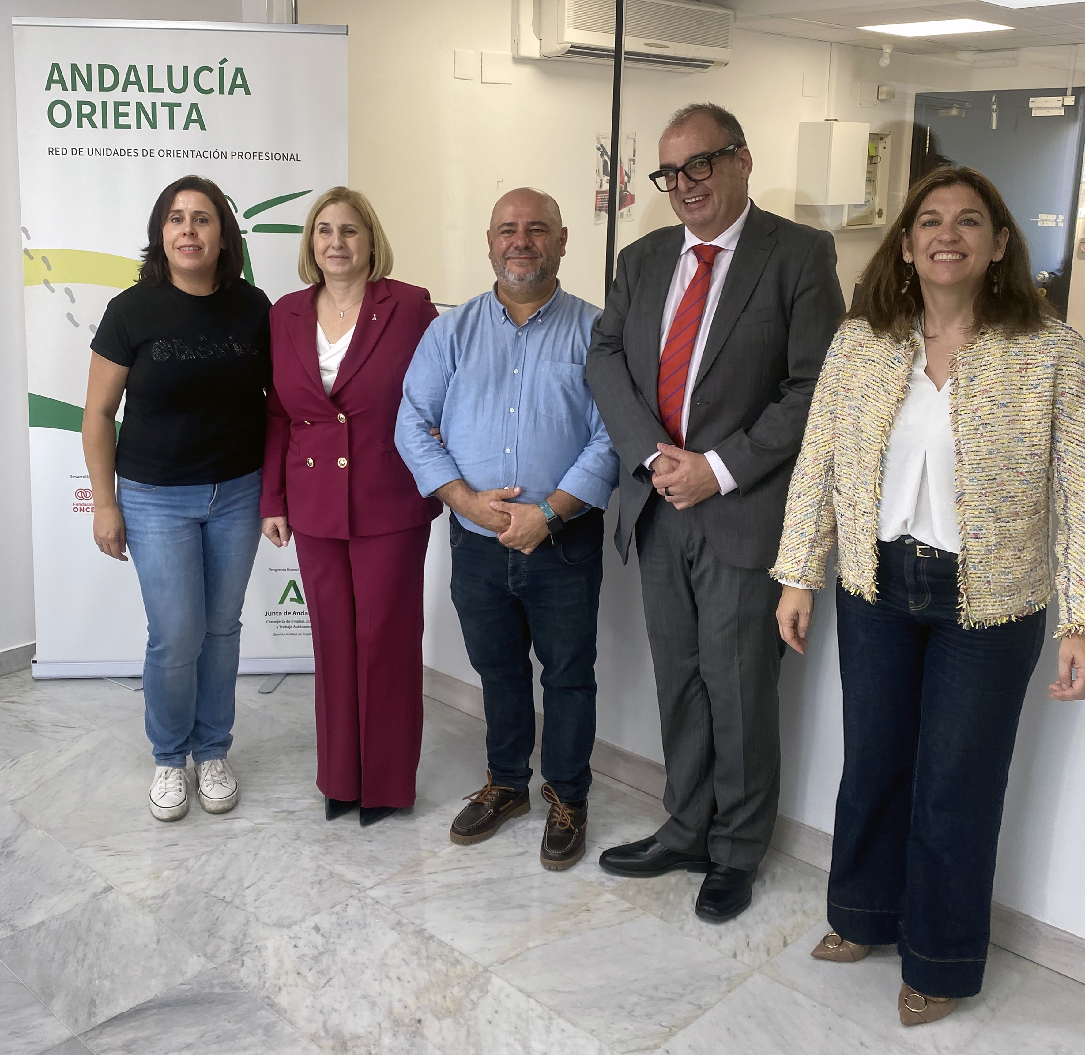 Participantes en la presentación de la nueva unidad de orientación de Inserta en Granada
