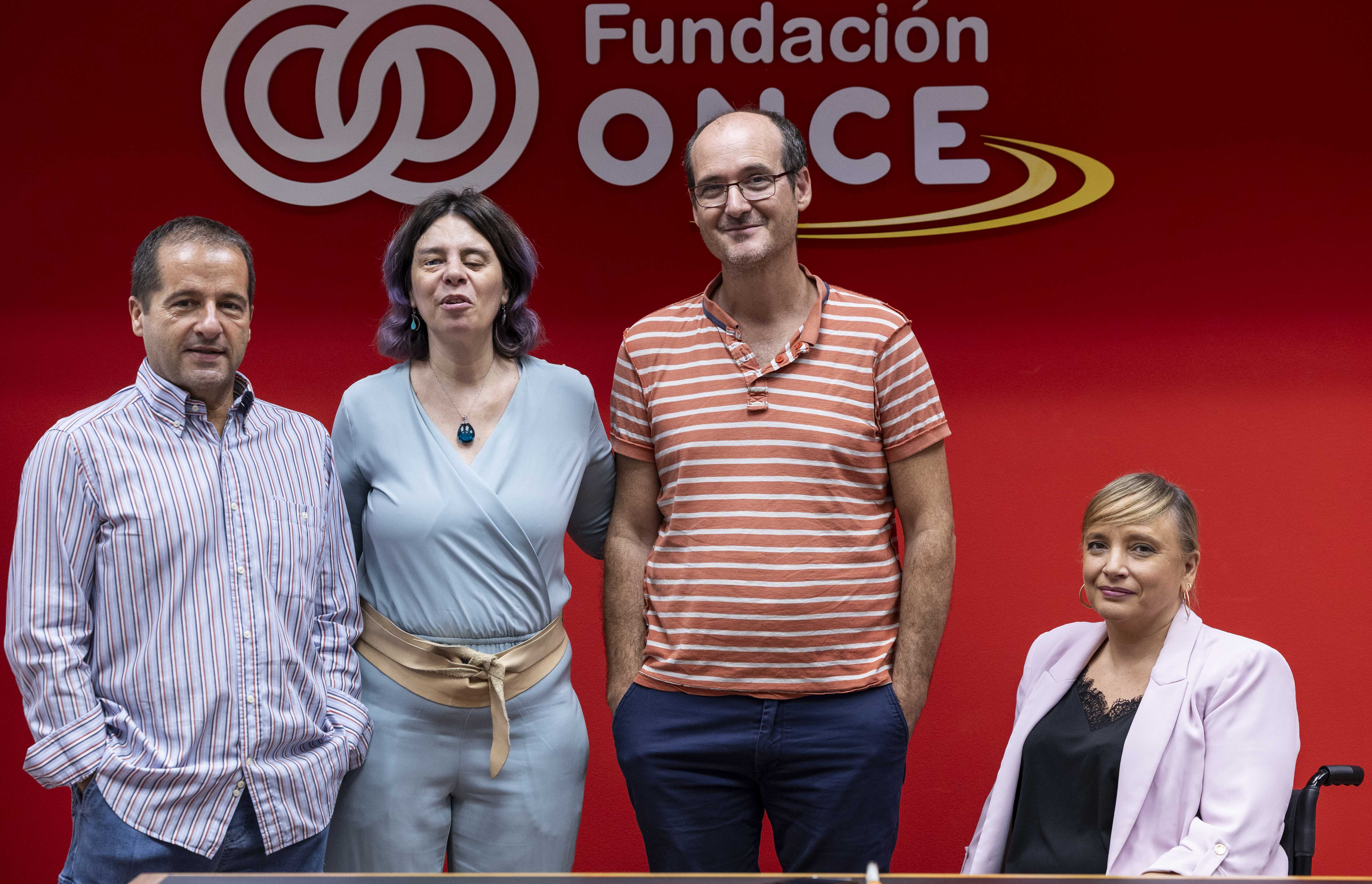 Foto de familia del acuerdo entre Fundación ONCE, Inserta Empleo y Fundación Triángulo
