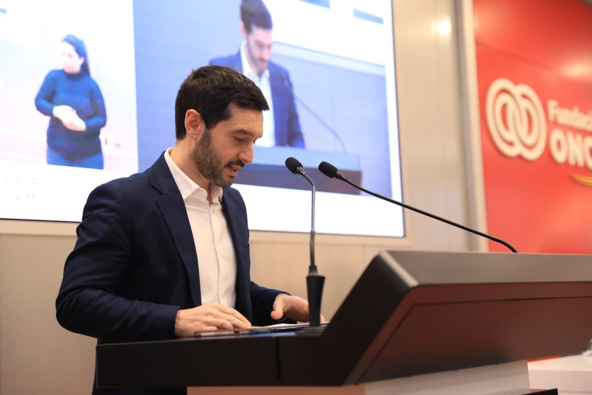 El ministro Pablo Bustinduy, en una Asamblea extraordinaria de la Plataforma del Tercer Sector | Foto del Ministerio de Derechos Sociales, Consumo y Agenda 2030