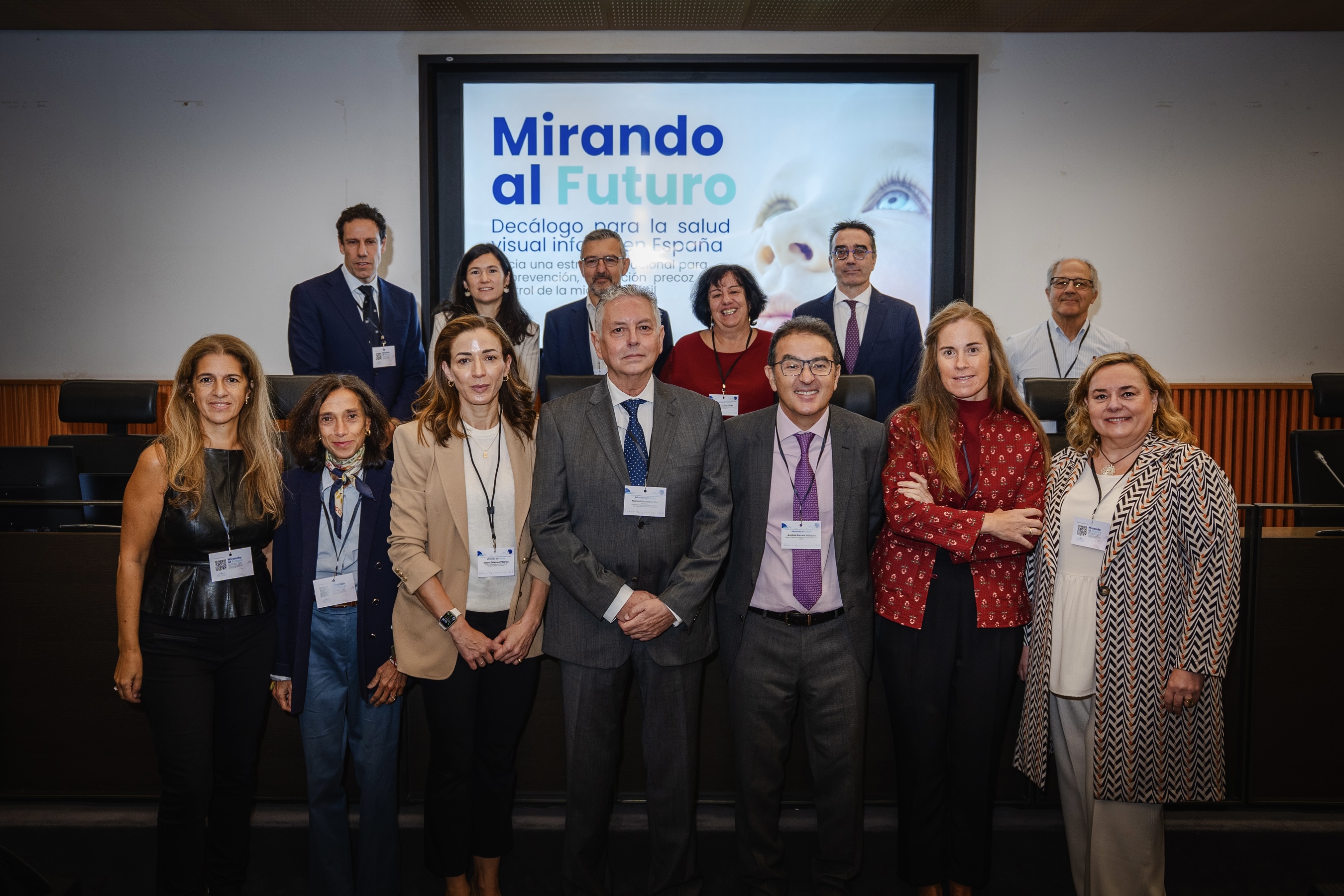 Foto de familia de la jornada 'Mirando al Futuro: Decálogo para la Salud Visual Infantil en España'