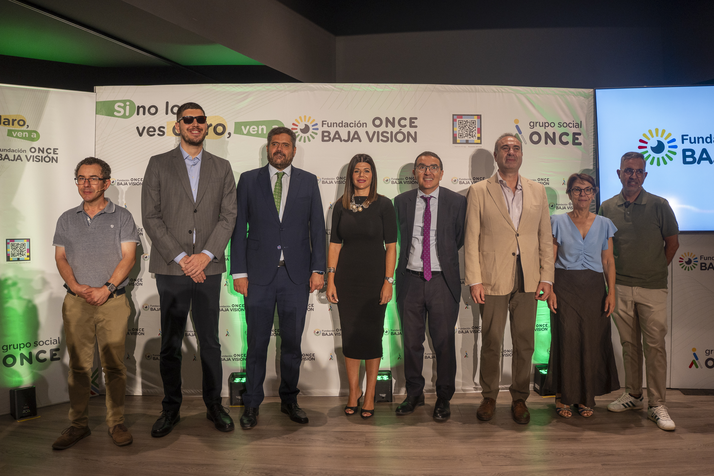 Foto de familia de la presentación de la Fundación ONCE Baja Visión en Extremadura