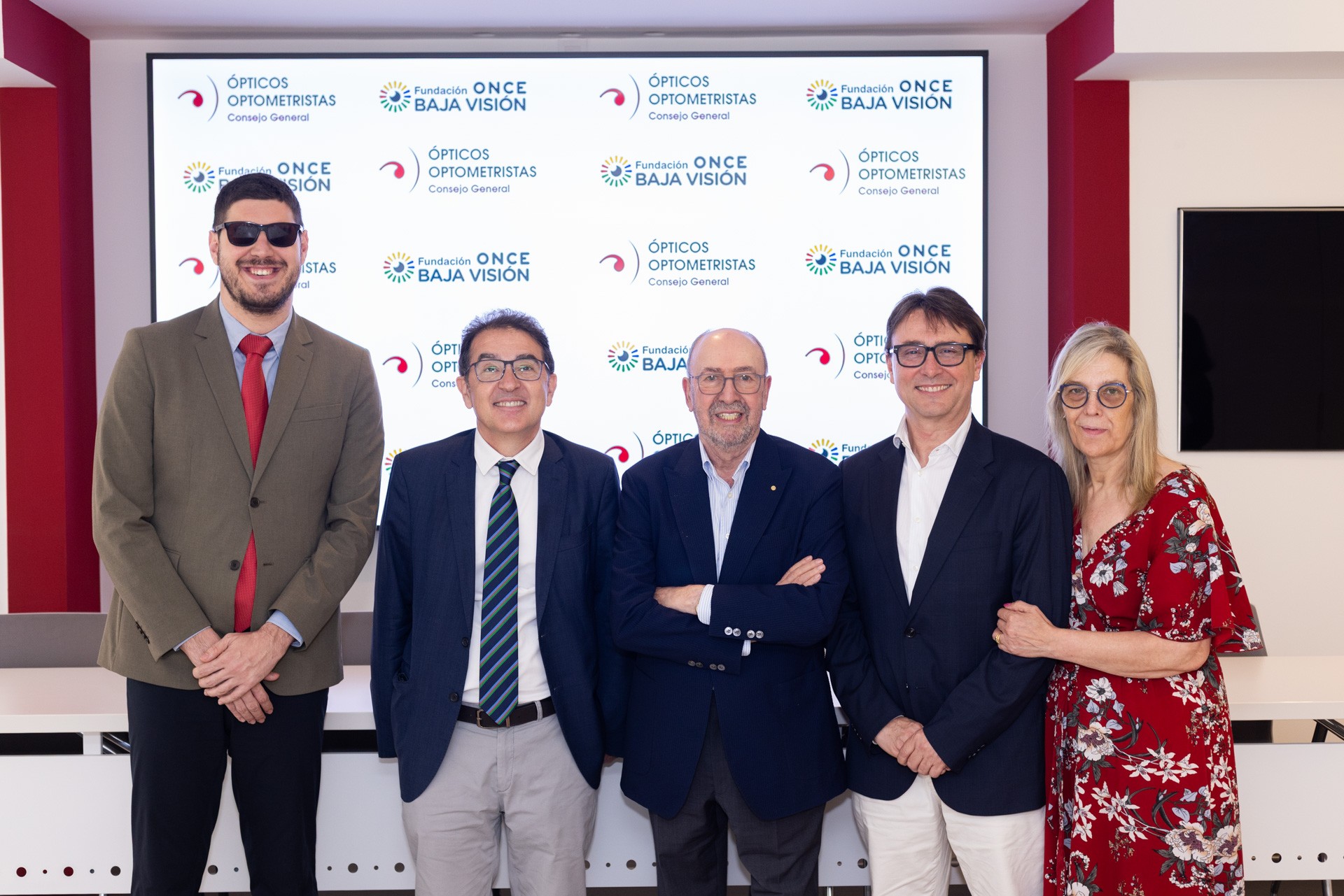 Foto de familia de la firma del convenio de colaboración