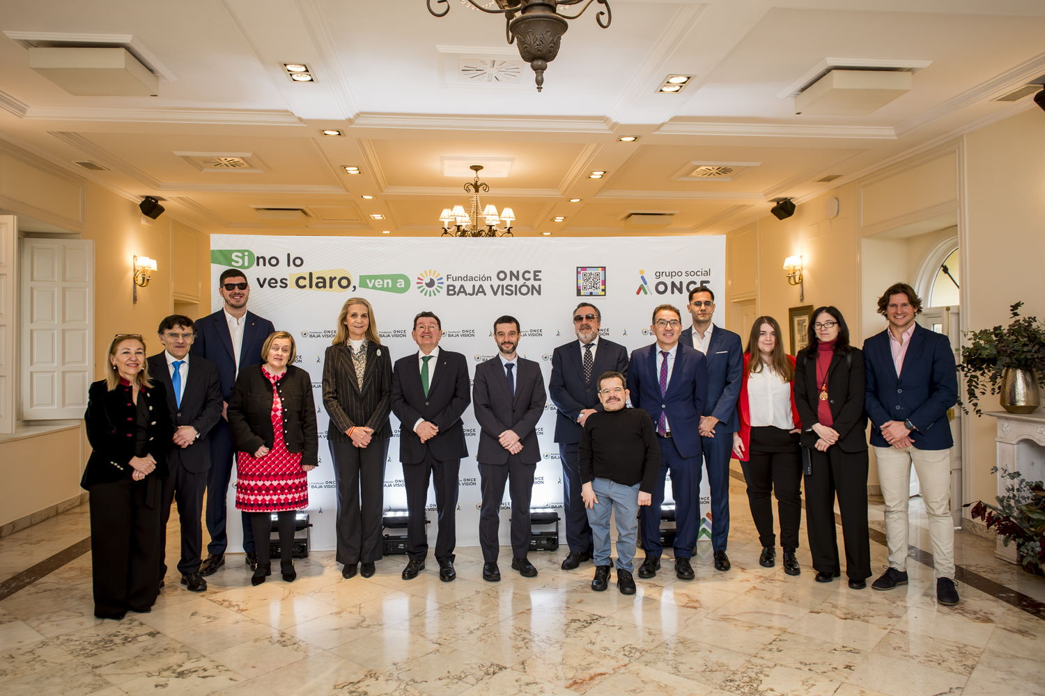 Foto de familia en la presentación de la Fundación ONCE Baja Visión