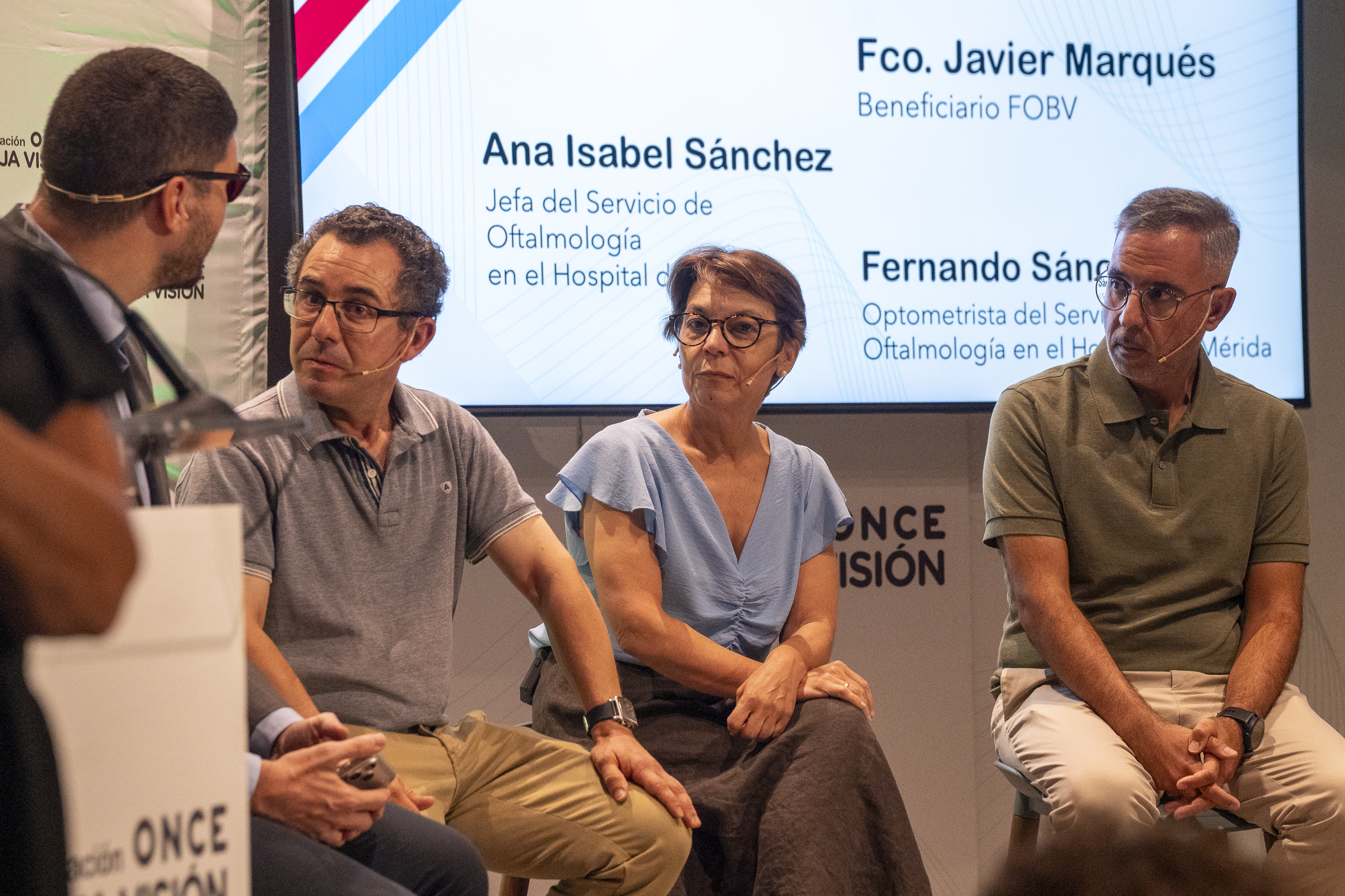 Foto de la mesa redonda de la presentación de la Fundación ONCE Baja Visión en Extremadura